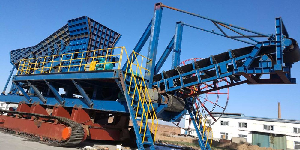 輪胎式移動(dòng)破碎站與履帶式設(shè)備的區(qū)別有哪些?